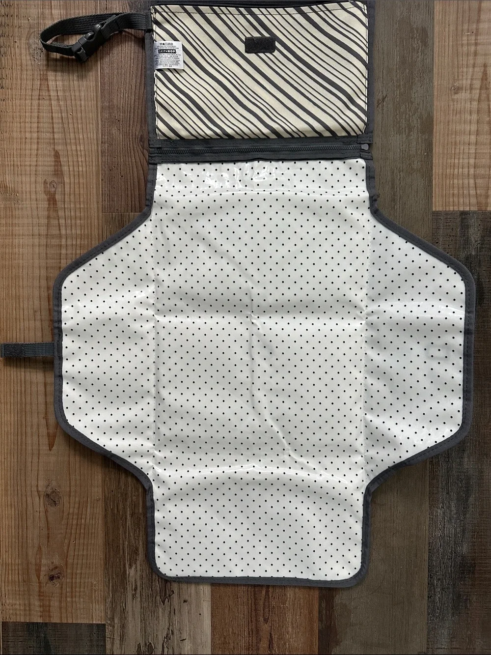 Skip Hop Baby/Kids Changing Mat & Organizer in Cream with Gray Trim